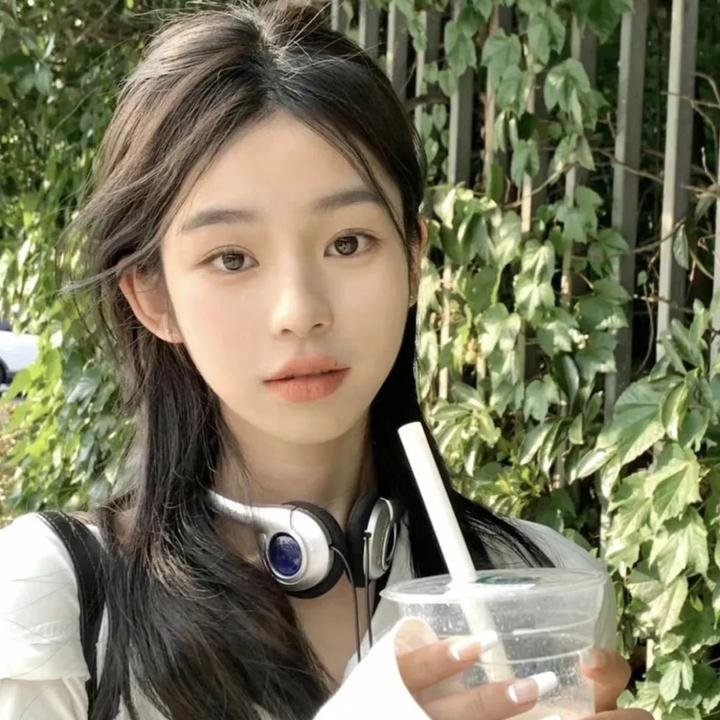 春泥溅花红
